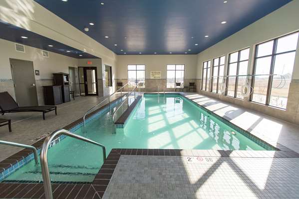 Pool - Hampton Inn & Suites Stroud