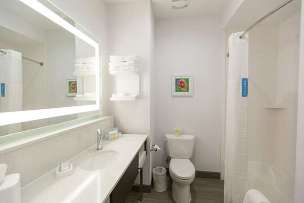  - Hampton Inn & Suites Stroud