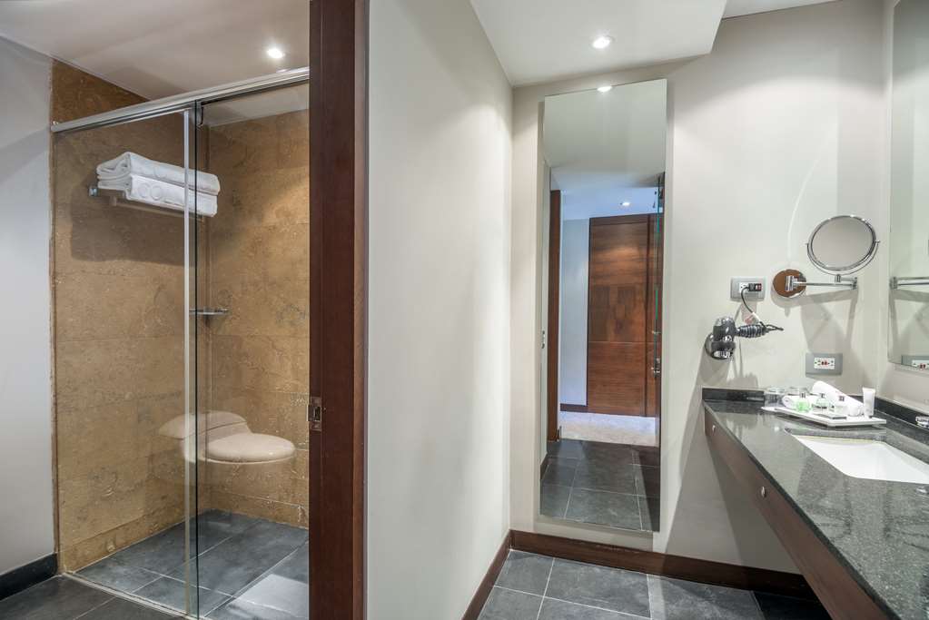 NH COLLECTION HACIENDA ROYAL-guestroom-Guest Room,Bathroom,On-Site.jpg