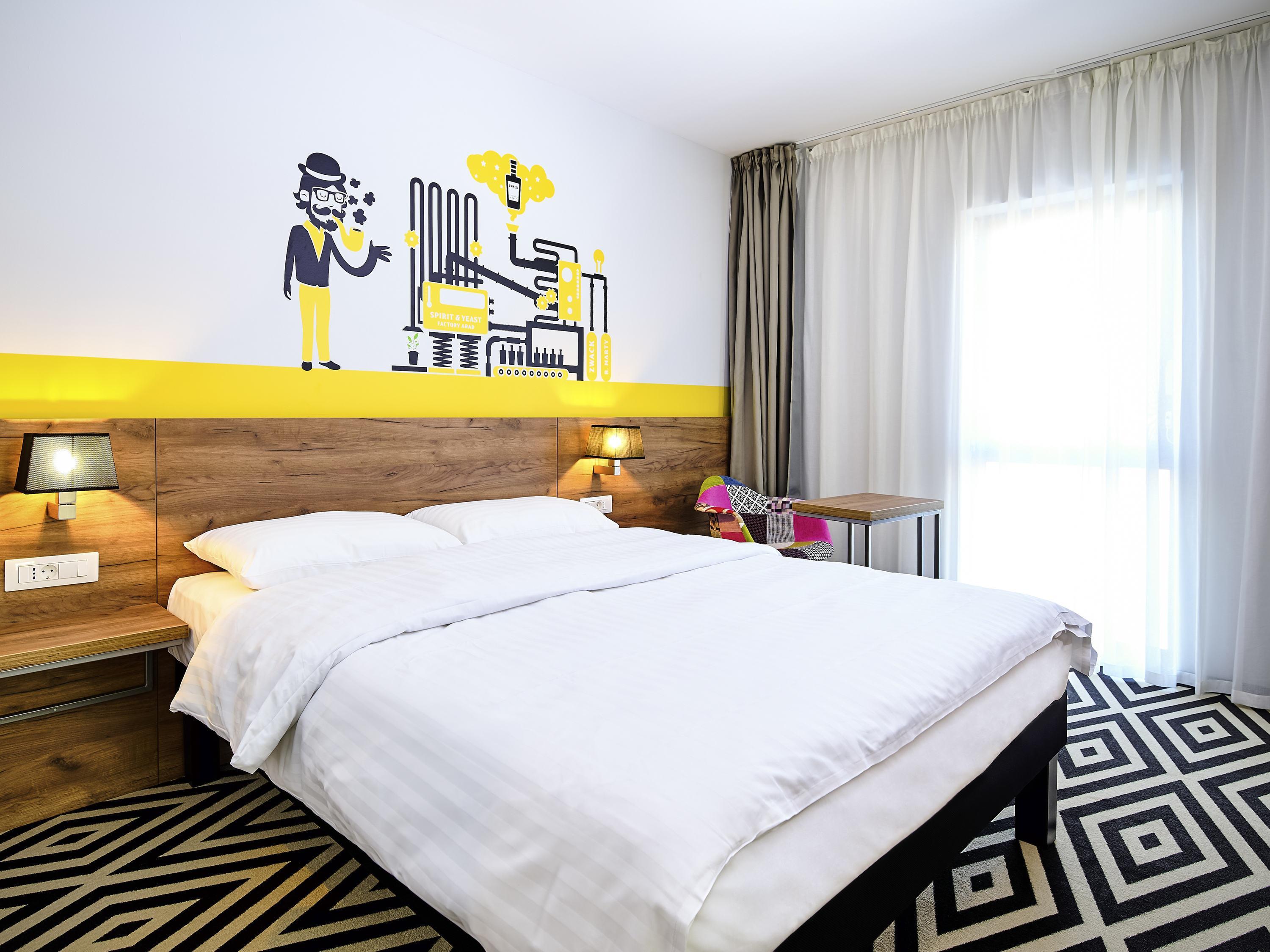 Ibis Styles Arad Room Type - Spacious apartment with living room and bedroom with 1 double bed and 1 sofa for 2 people