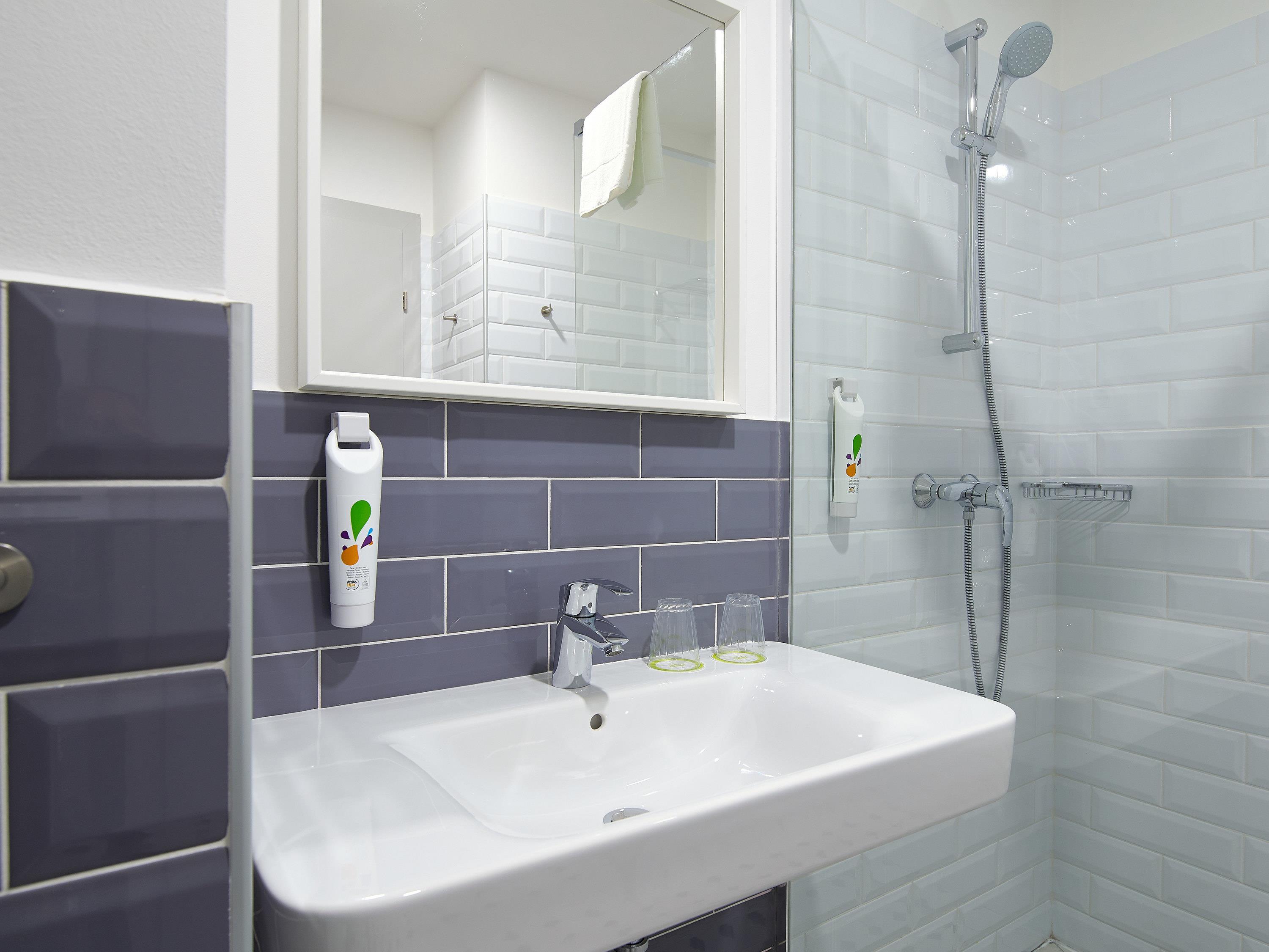Ibis Styles Arad Room Type - Standard room with 2 single beds