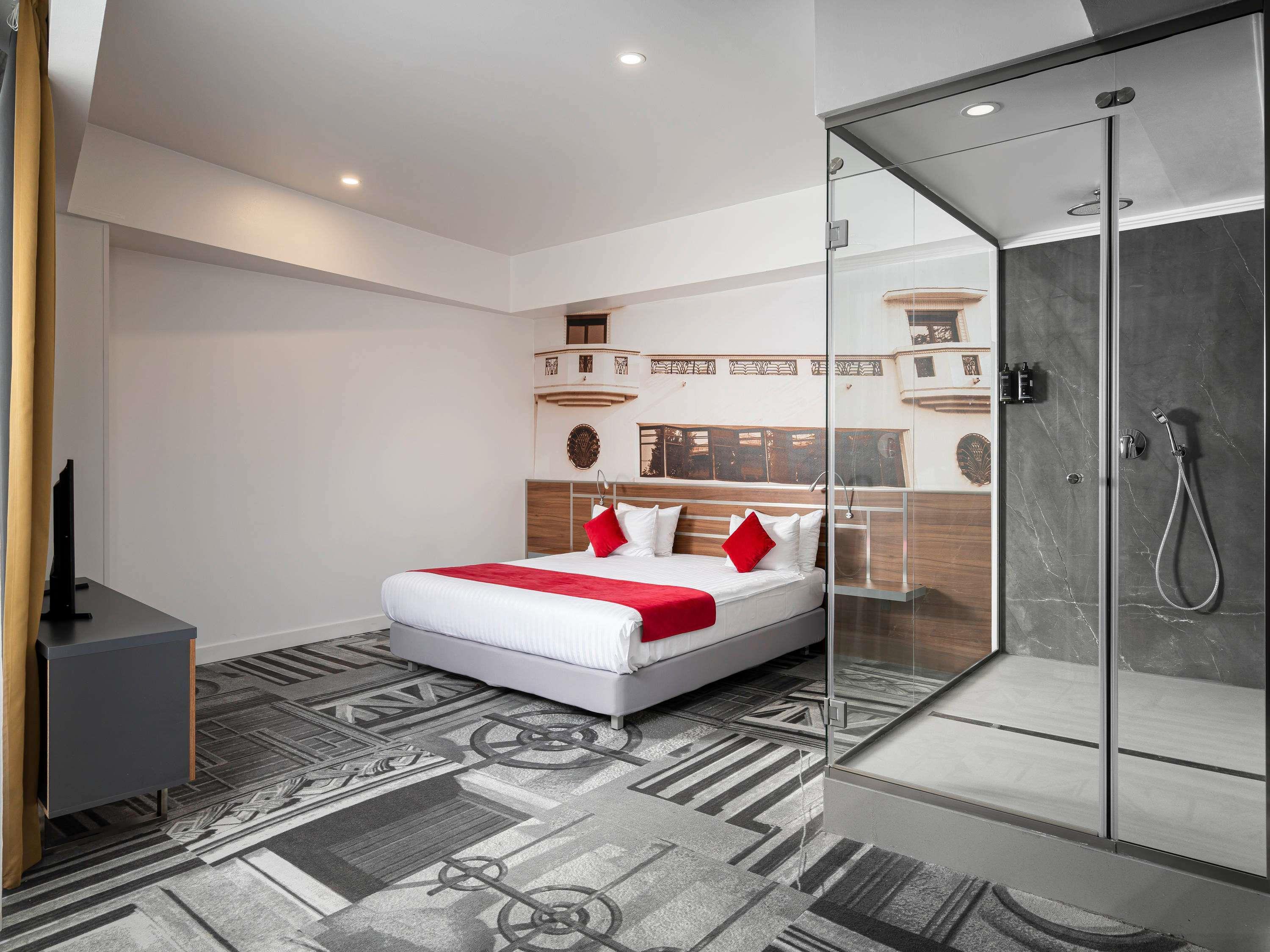 MERCURE BUCHAREST UNIRII Room Type - Privilege Suite with 1 Double Bed and sofa