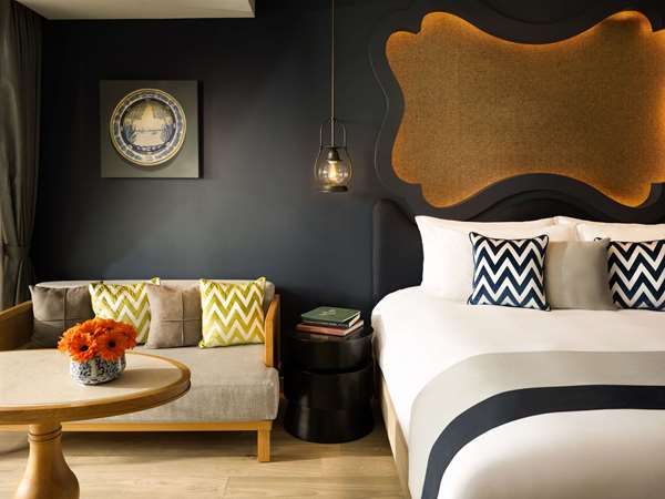 Deluxe Room, Mountain View, 1 King Bed, Balcony