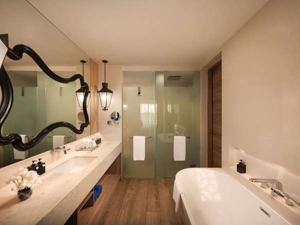 Premier Room, Sea View, 1 King Bed, Balcony