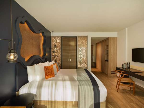Deluxe Room, Mountain View, 1 King Bed, Balcony