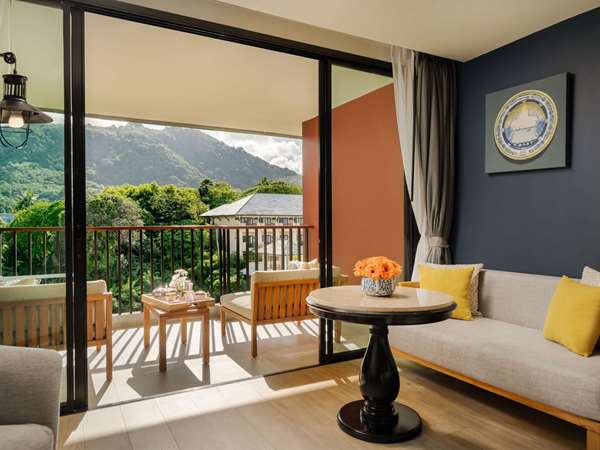 Deluxe Room, Mountain View, 1 King Bed, Balcony