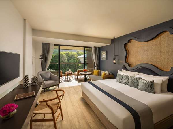 Deluxe Room, Mountain View, 1 King Bed, Balcony