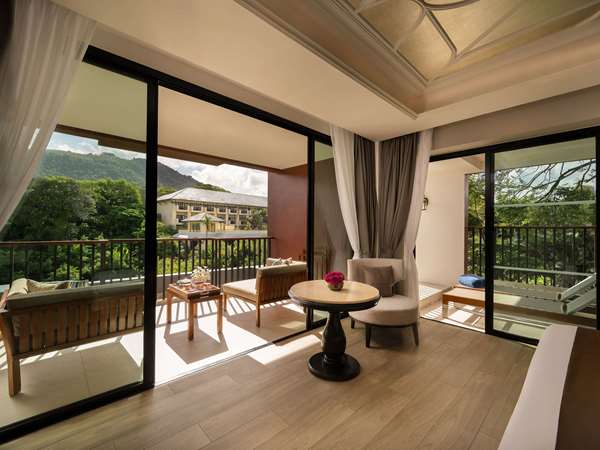 DELUXE SUITE WITH WHIRLPOOL BATH, MOUNTAIN VIEW, 1 KING BED