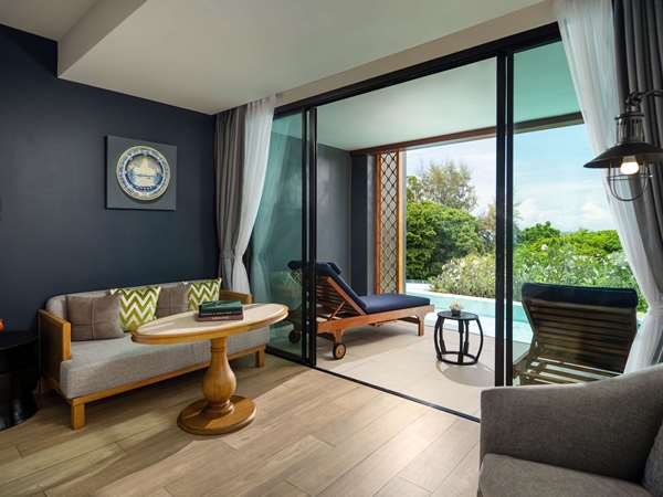 Deluxe Suite Pool Access, Sea View, 1 King Bed