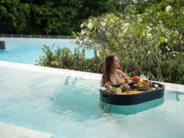 Deluxe Suite Pool Access, Sea View, 1 King Bed