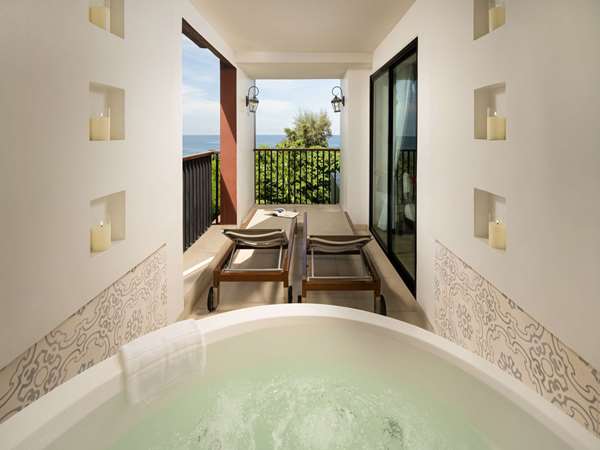 DELUXE SUITE WITH WHIRLPOOL BATH, MOUNTAIN VIEW, 1 KING BED