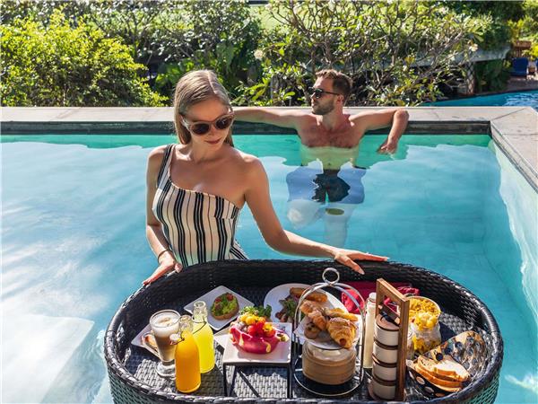 Deluxe Suite Pool Access, Sea View, 1 King Bed