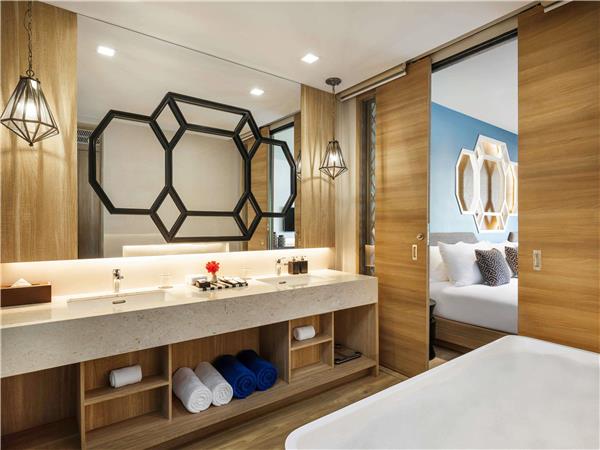 Premier Family Room, Sea View, 1 King Bed and 1 Queen Bed, Balcony
