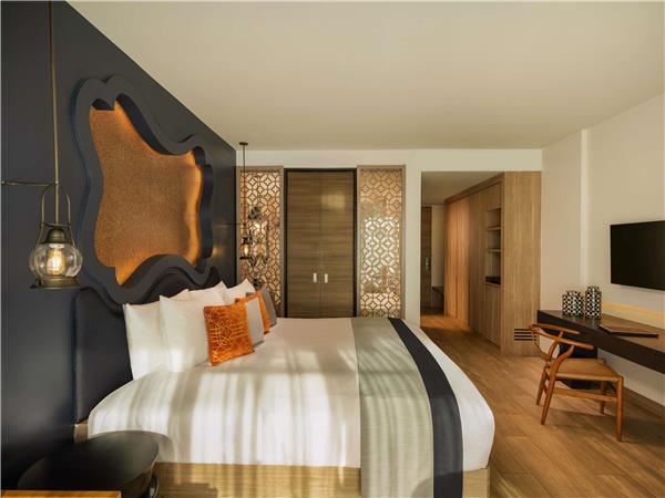 Deluxe Room, Mountain View, 1 King Bed, Balcony