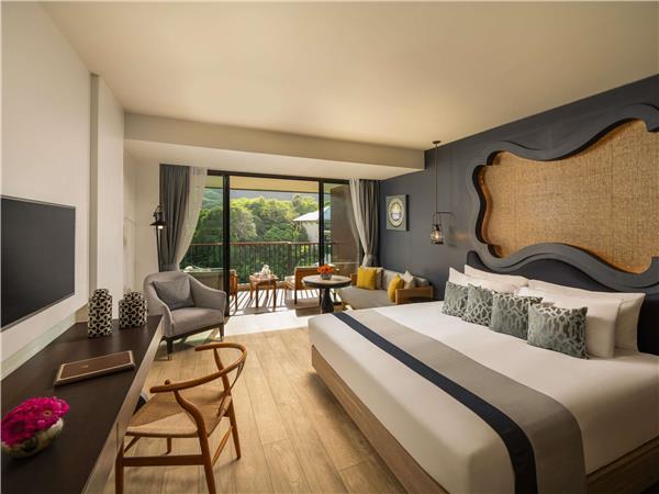 Deluxe Room, Mountain View, 1 King Bed, Balcony