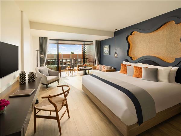 Deluxe Room, Pool View, 1 King Bed, Balcony