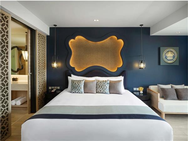 Deluxe Suite Pool Access, Sea View, 1 King Bed