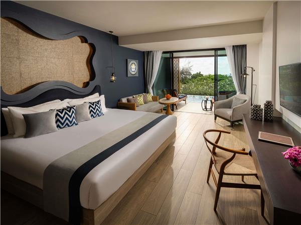 Deluxe Suite Pool Access, Sea View, 1 King Bed