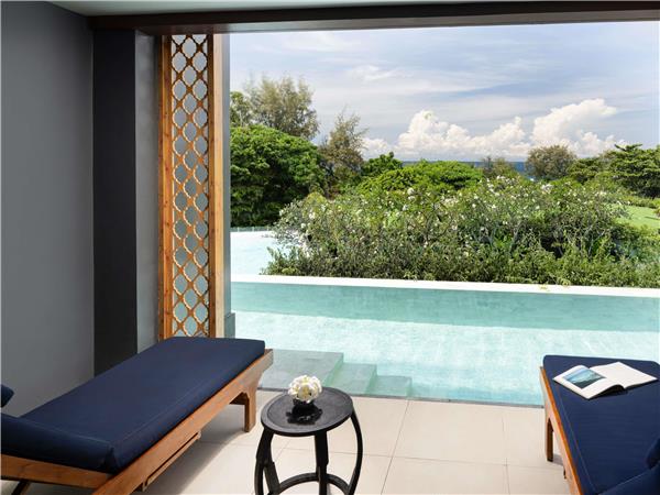 Deluxe Suite Pool Access, Sea View, 1 King Bed