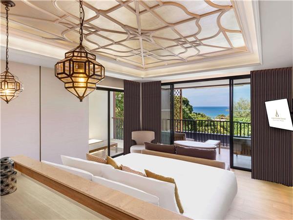DELUXE SUITE WITH WHIRLPOOL BATH, SEA VIEW, 1 KING BED
