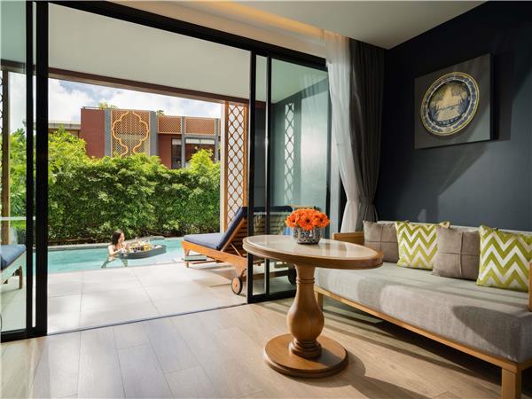 Deluxe Suite Pool Access, Garden View, 1 King Bed