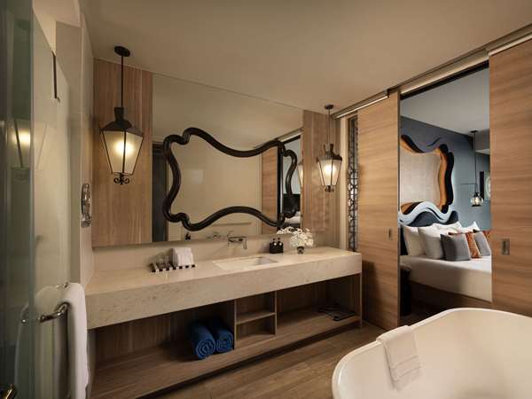 Deluxe Room, Mountain View, 1 King Bed, Balcony