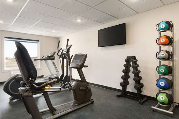 Fitness/ Exercise Room - Days Inn Balzac
