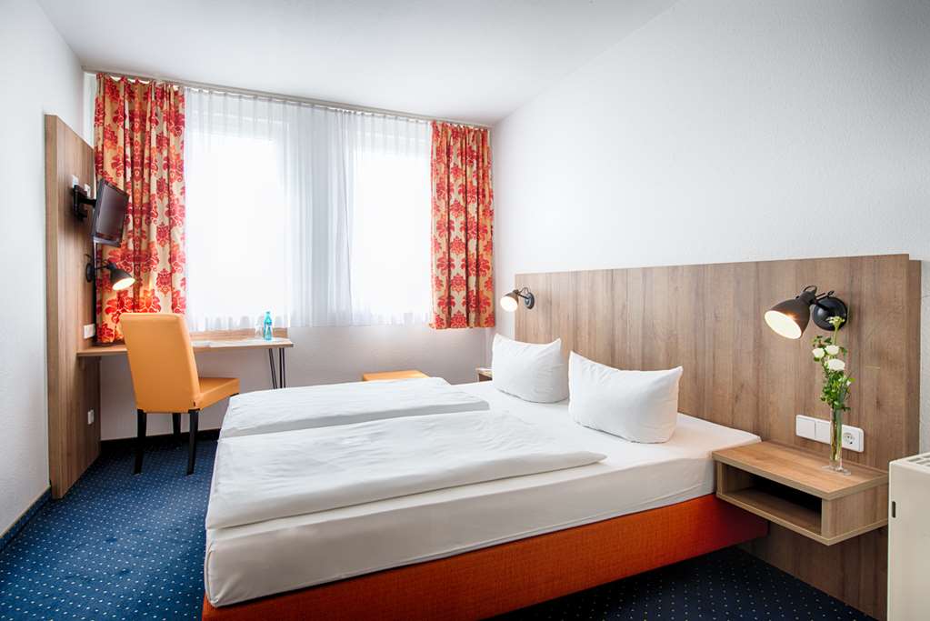 ACHAT Hotel Dresden Altstadt-guestroom-Guest Room,On-Site.jpg