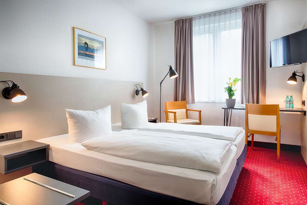 ACHAT Hotel Chemnitz-guestroom-Guest Room,On-Site.jpg
