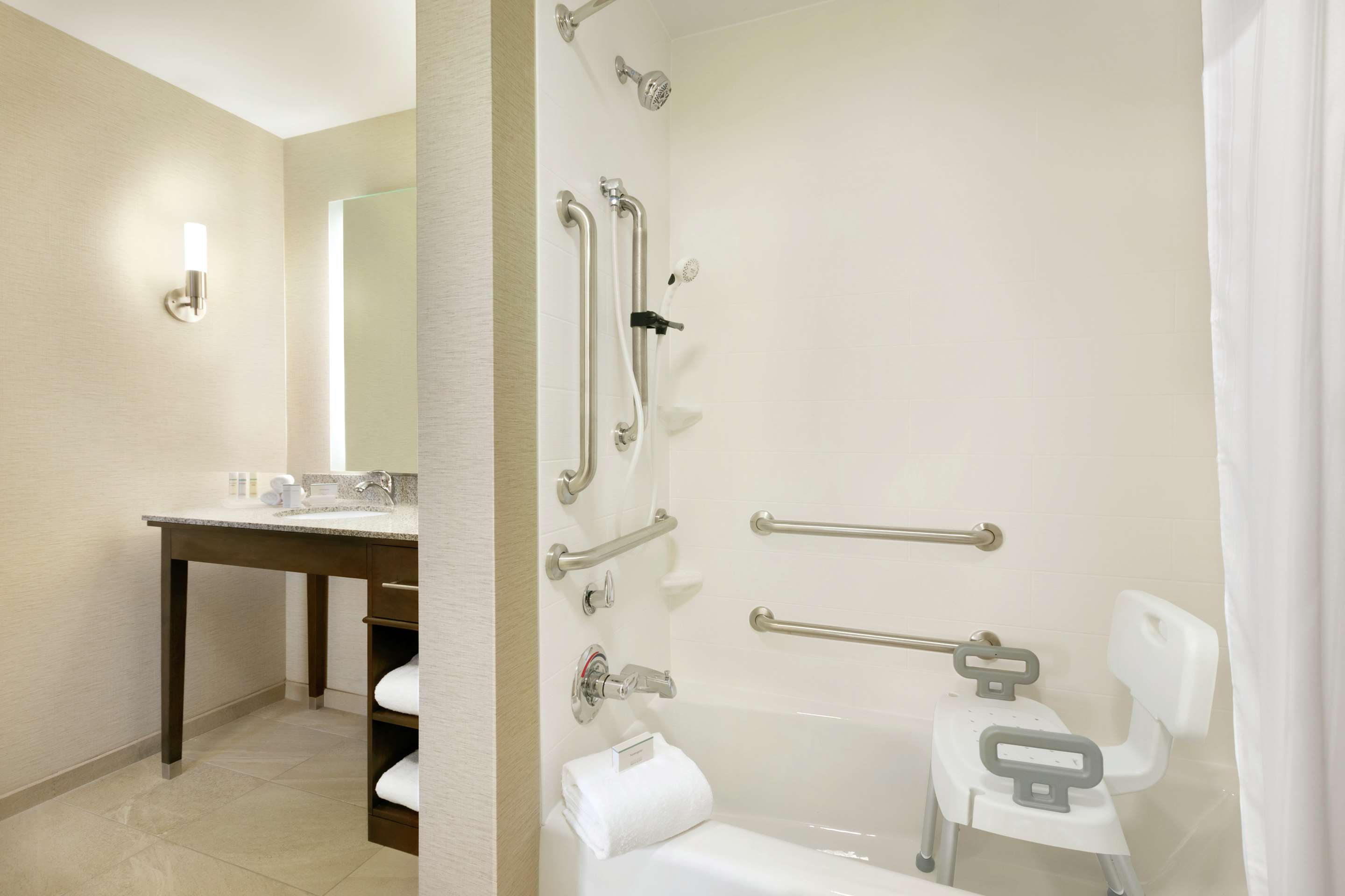 Guest room bath