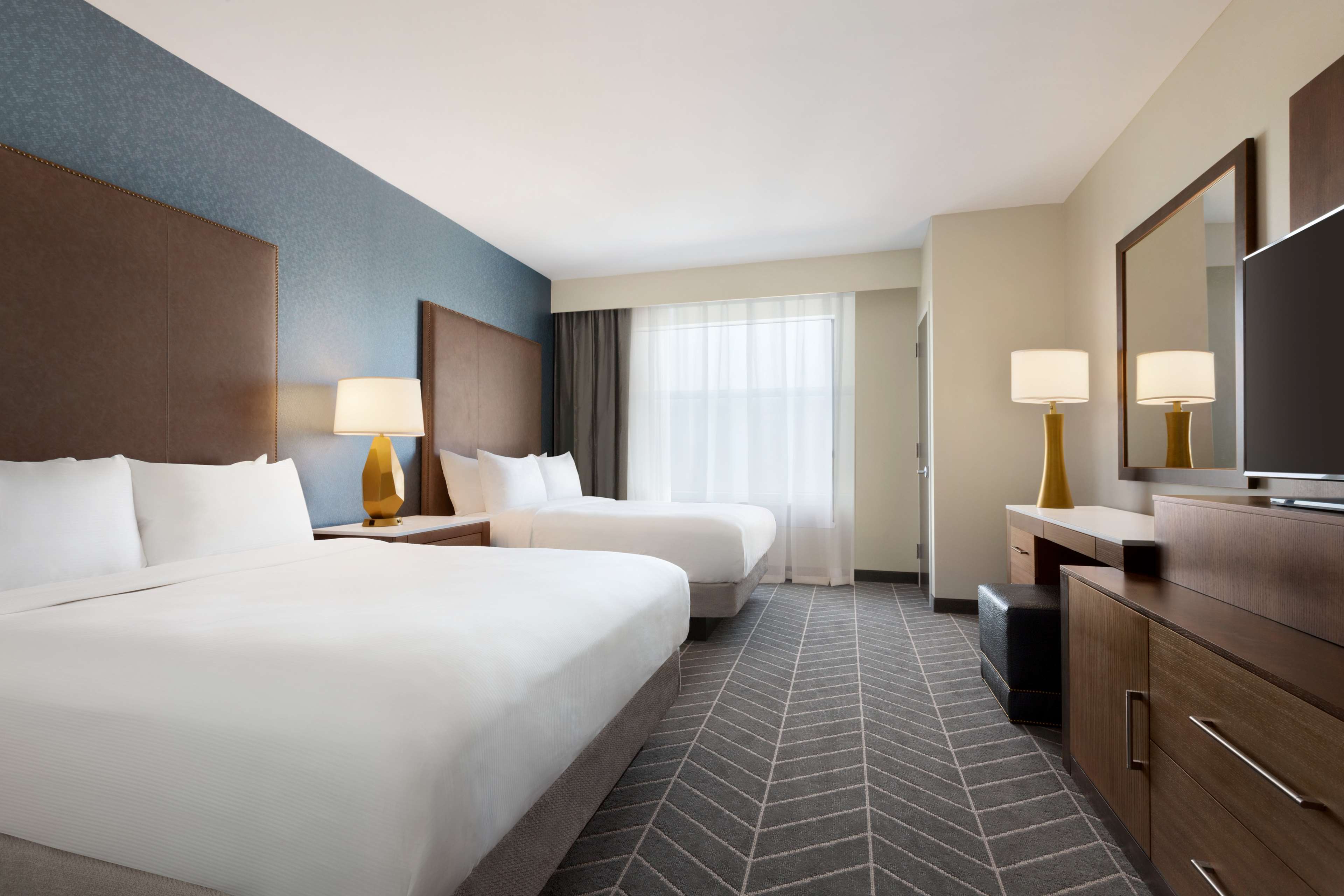 Embassy Suites by Hilton Wilmington Riverfront Room Type - 2QN 2RM SUITE HEAR ACCESS