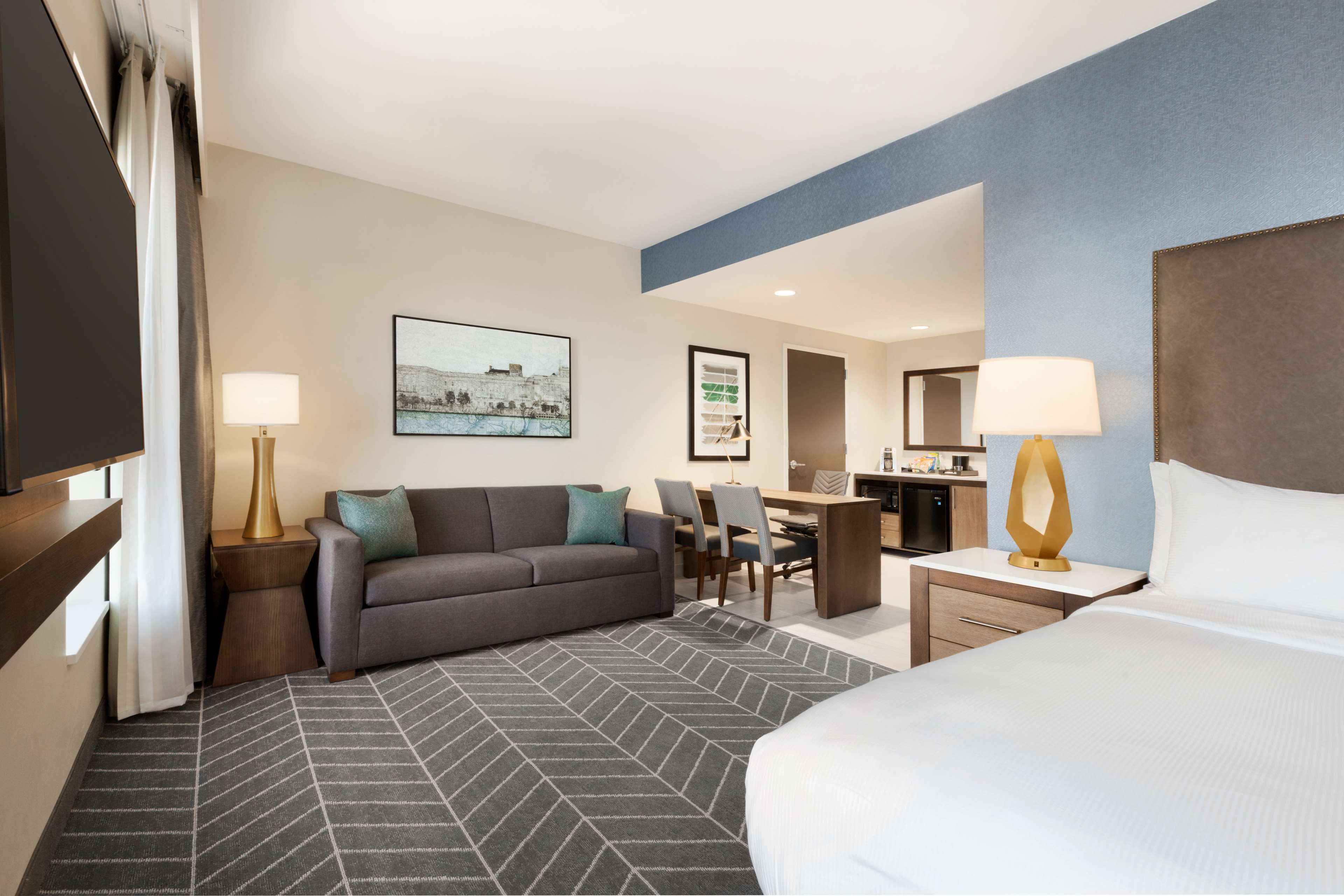 Embassy Suites by Hilton Wilmington Riverfront Room Type - 1 KG 1 RM SUITE ACC TUB