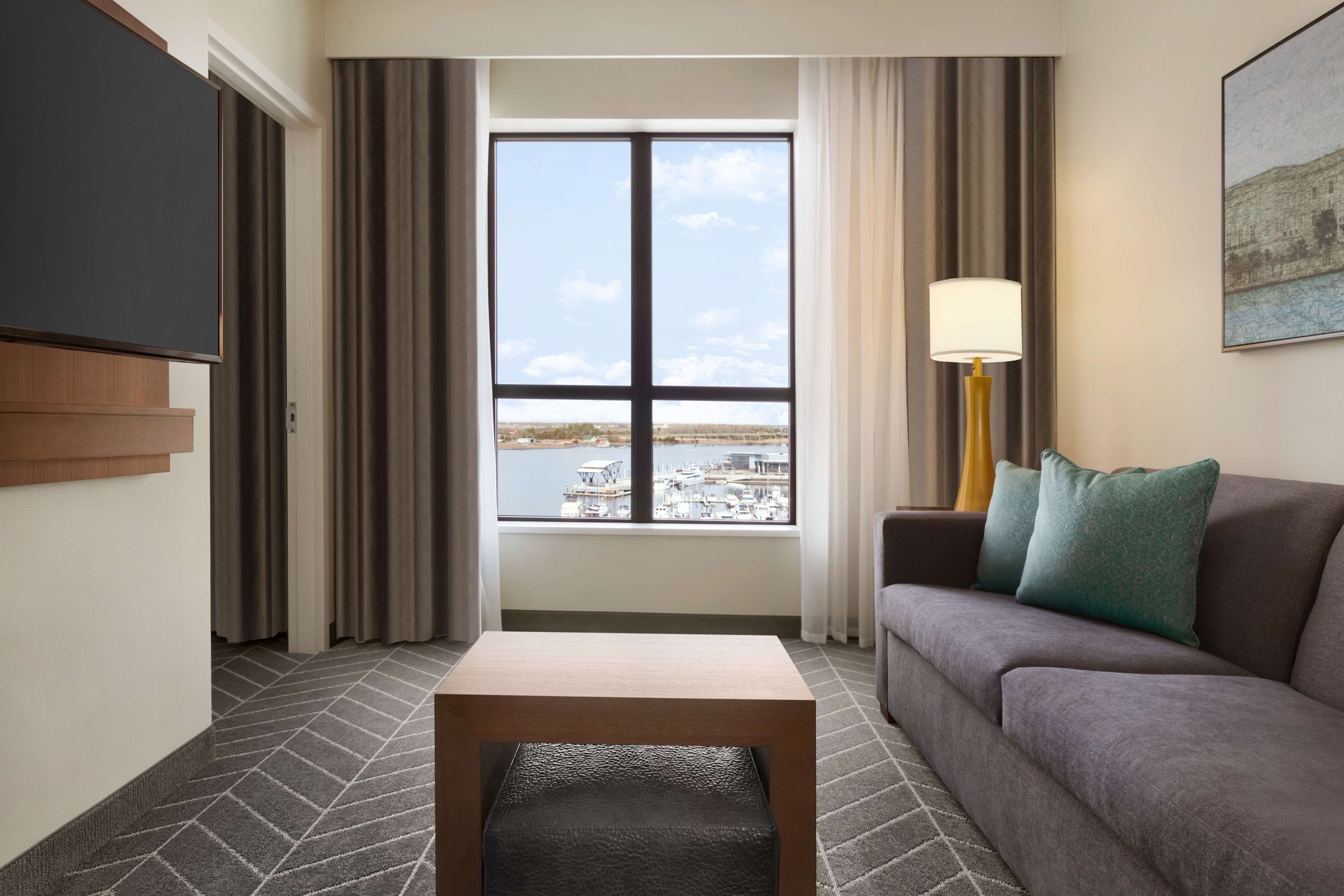 Embassy Suites by Hilton Wilmington Riverfront Room Type - 1 KG 2 RM SUITE HEAR-RIVER