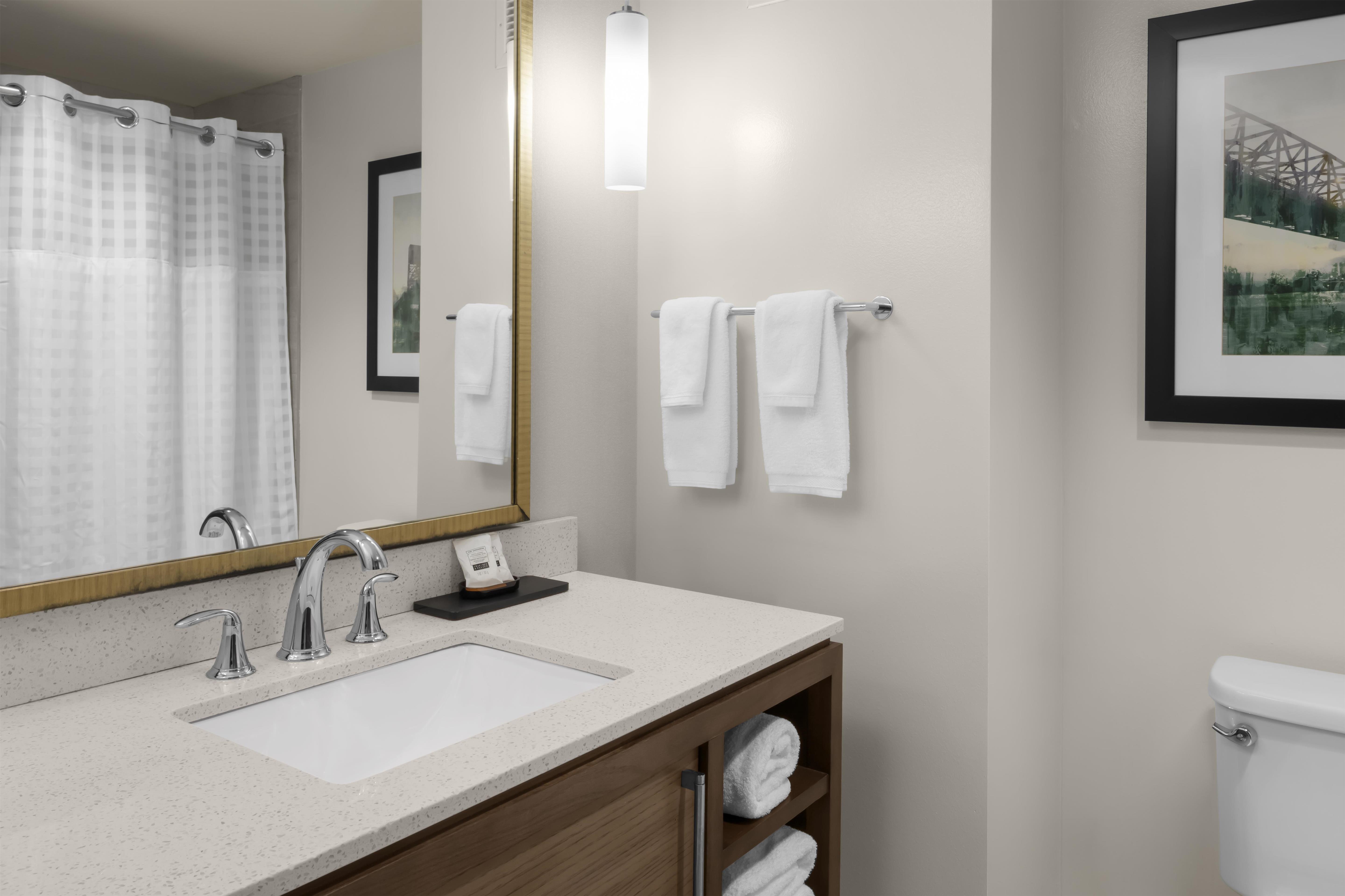 Embassy Suites by Hilton Wilmington Riverfront Room Type - 2 QUEEN BED STE-RIVERVIEW