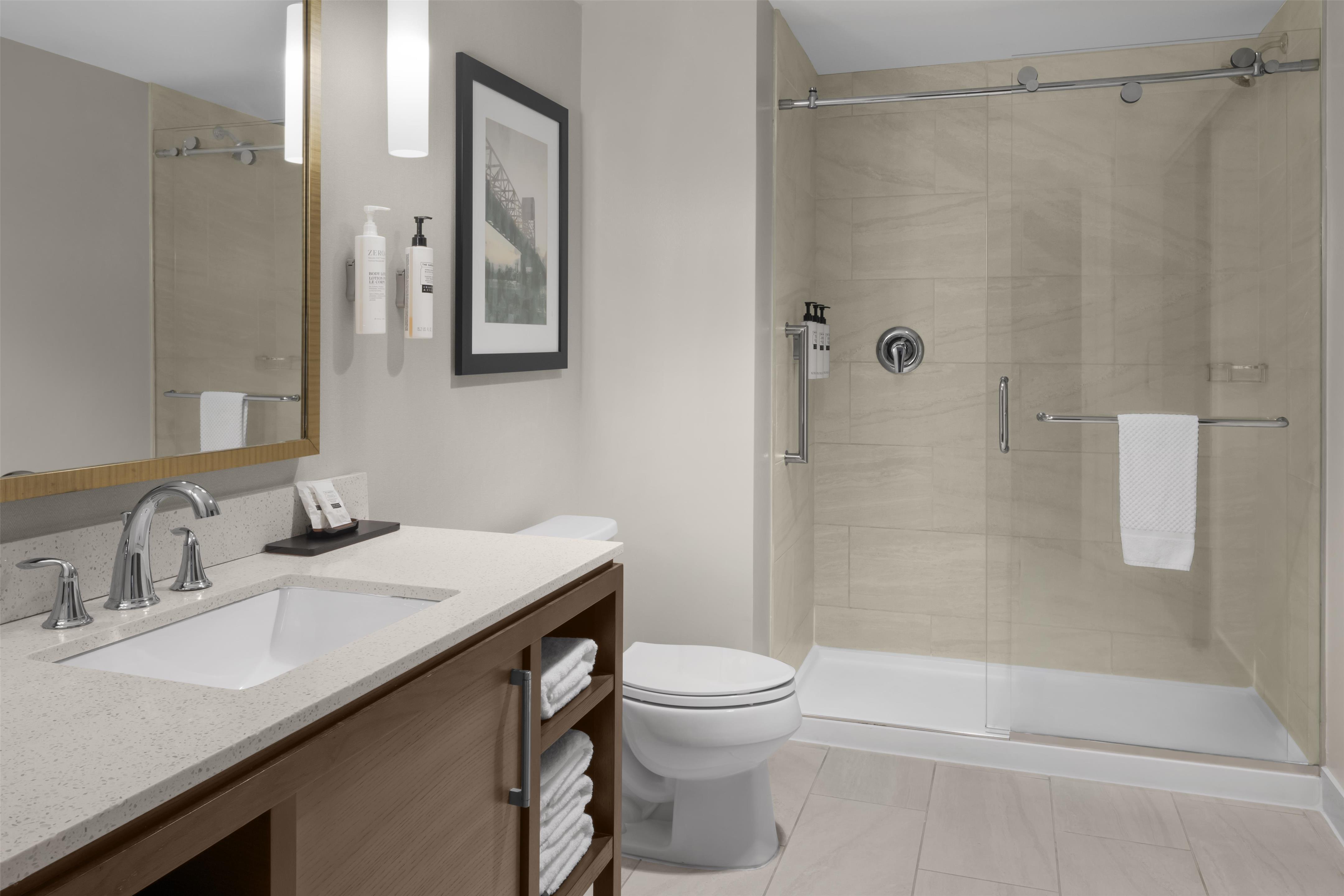 Guest room bath