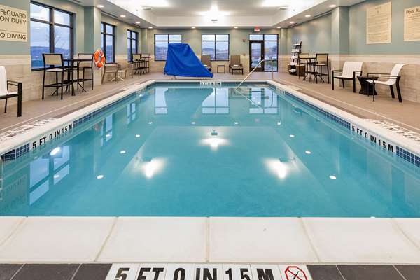 Pool - Hampton Inn & Suites Morgantown - I-79, Exit 153