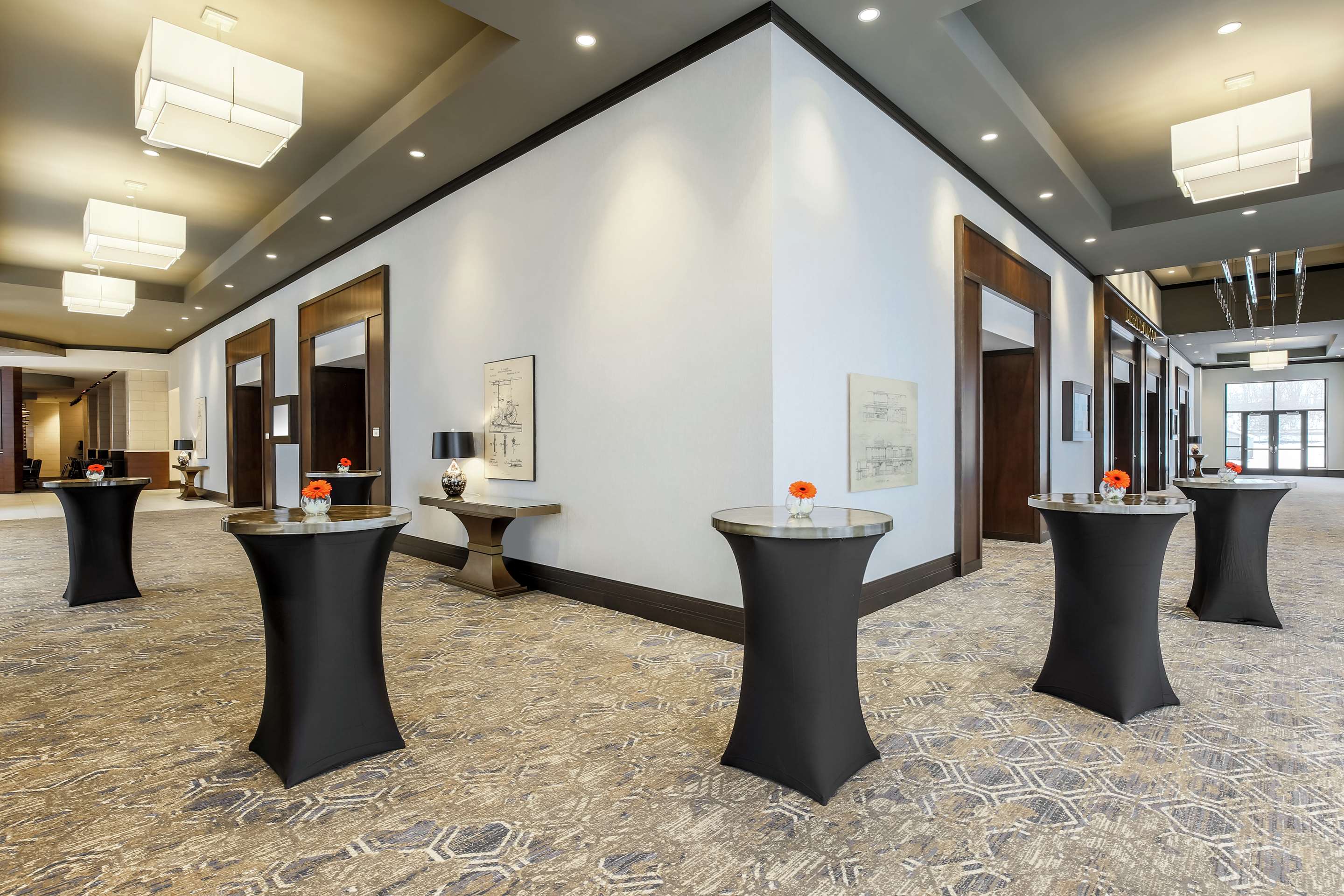 Lobby | Embassy Suites by Hilton Syracuse Destiny USA