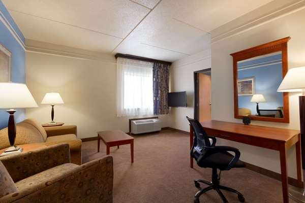  - Ramada Hotel Fargo - I-29, Exit 64