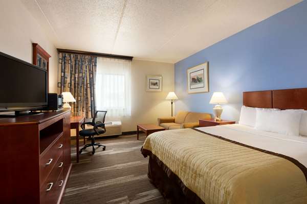  - Ramada Hotel Fargo - I-29, Exit 64