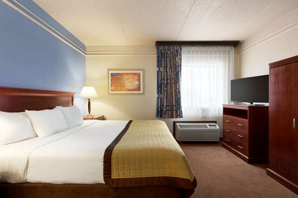  - Ramada Hotel Fargo - I-29, Exit 64