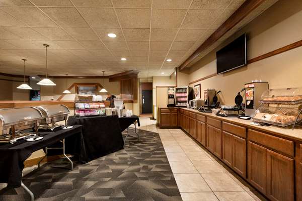 Amenities - Ramada Hotel Fargo - I-29, Exit 64