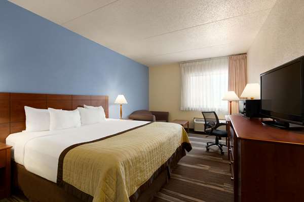 - Ramada Hotel Fargo - I-29, Exit 64