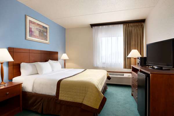  - Ramada Hotel Fargo - I-29, Exit 64