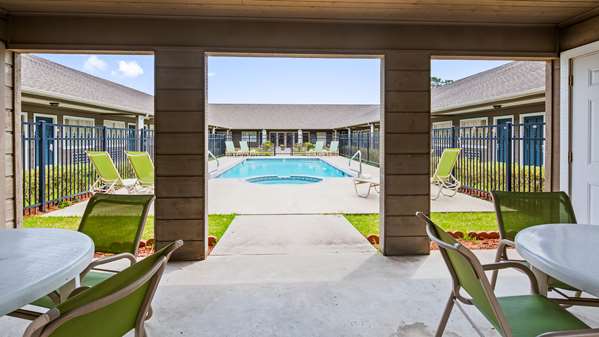 Pool - SureStay Hotel by Best Western Leesville
