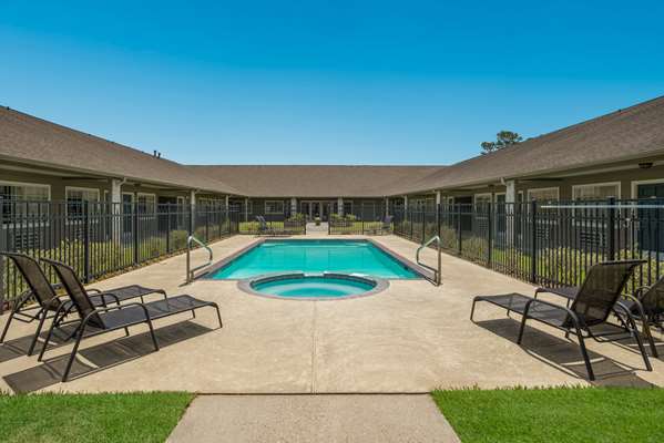 Pool - SureStay Hotel by Best Western Leesville