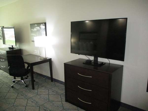 Suite - Best Western Plus McPherson Hotel