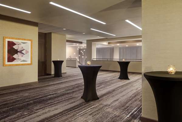  - DoubleTree by Hilton East St Paul - I-94, Exit 246