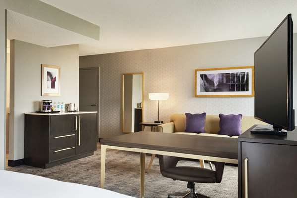  - DoubleTree by Hilton East St Paul - I-94, Exit 246