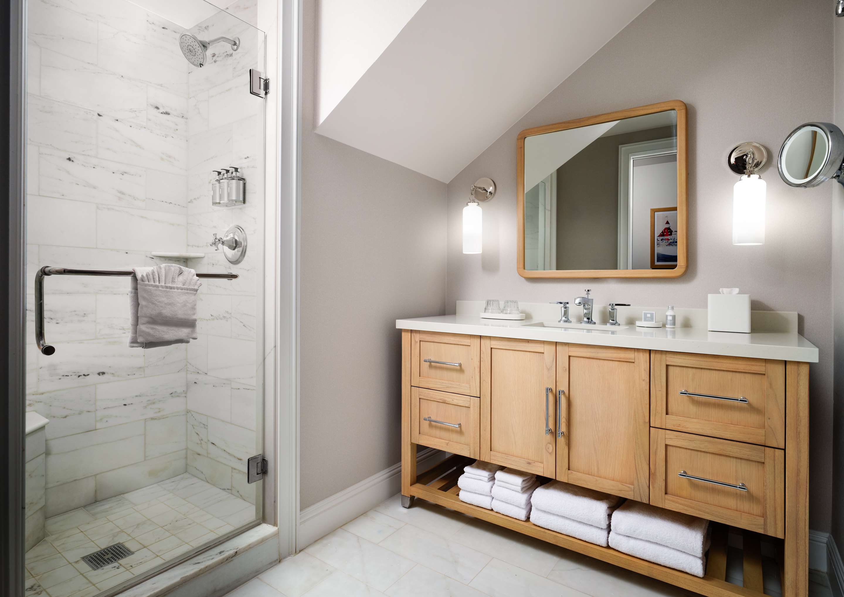 Guest room bath