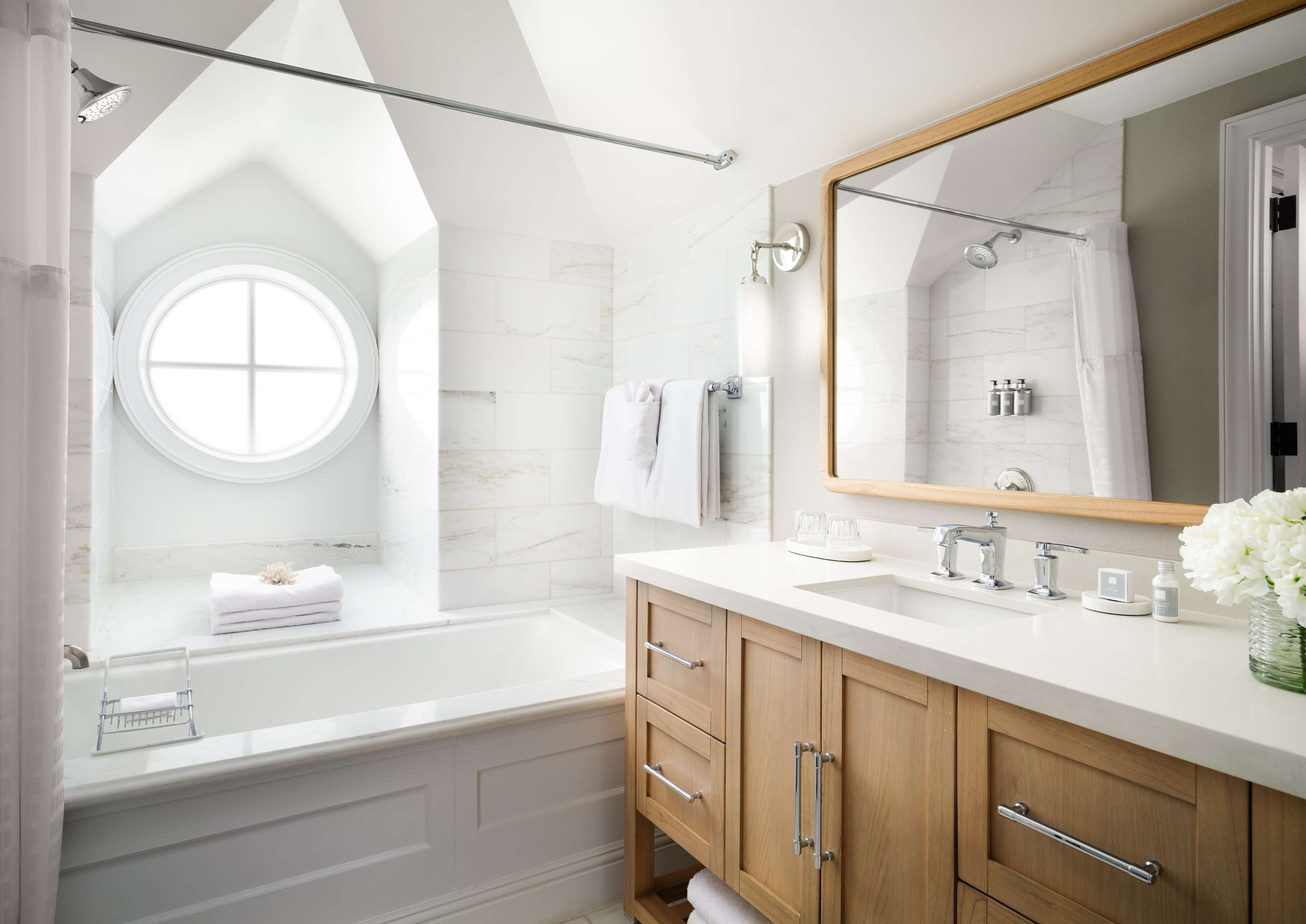 Guest room bath